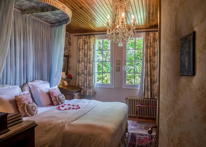 Maison d'hôtes Château De L'abbaye - Les Collectionneurs 4*