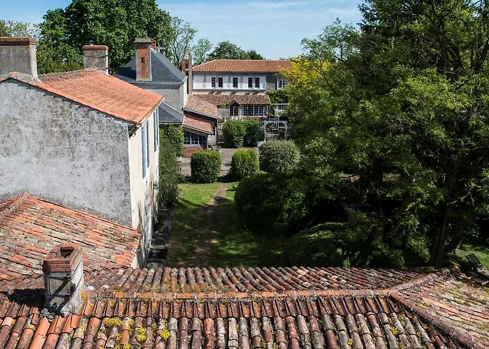 Maison d'hôtes Château De L'abbaye - Les Collectionneurs Moreilles