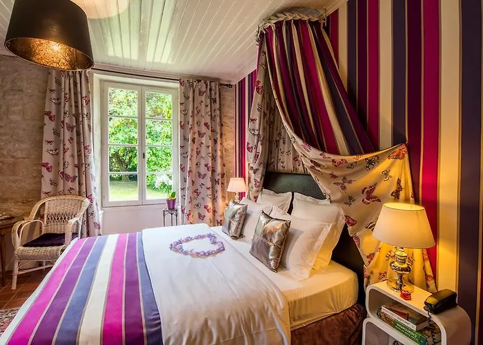 Maison d'hôtes Château De L'abbaye - Les Collectionneurs 4*