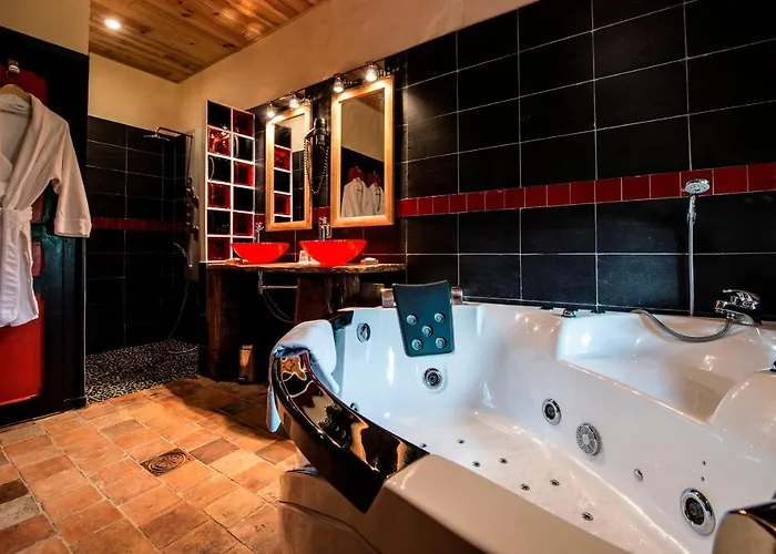 Maison d'hôtes Château De L'abbaye - Les Collectionneurs Moreilles